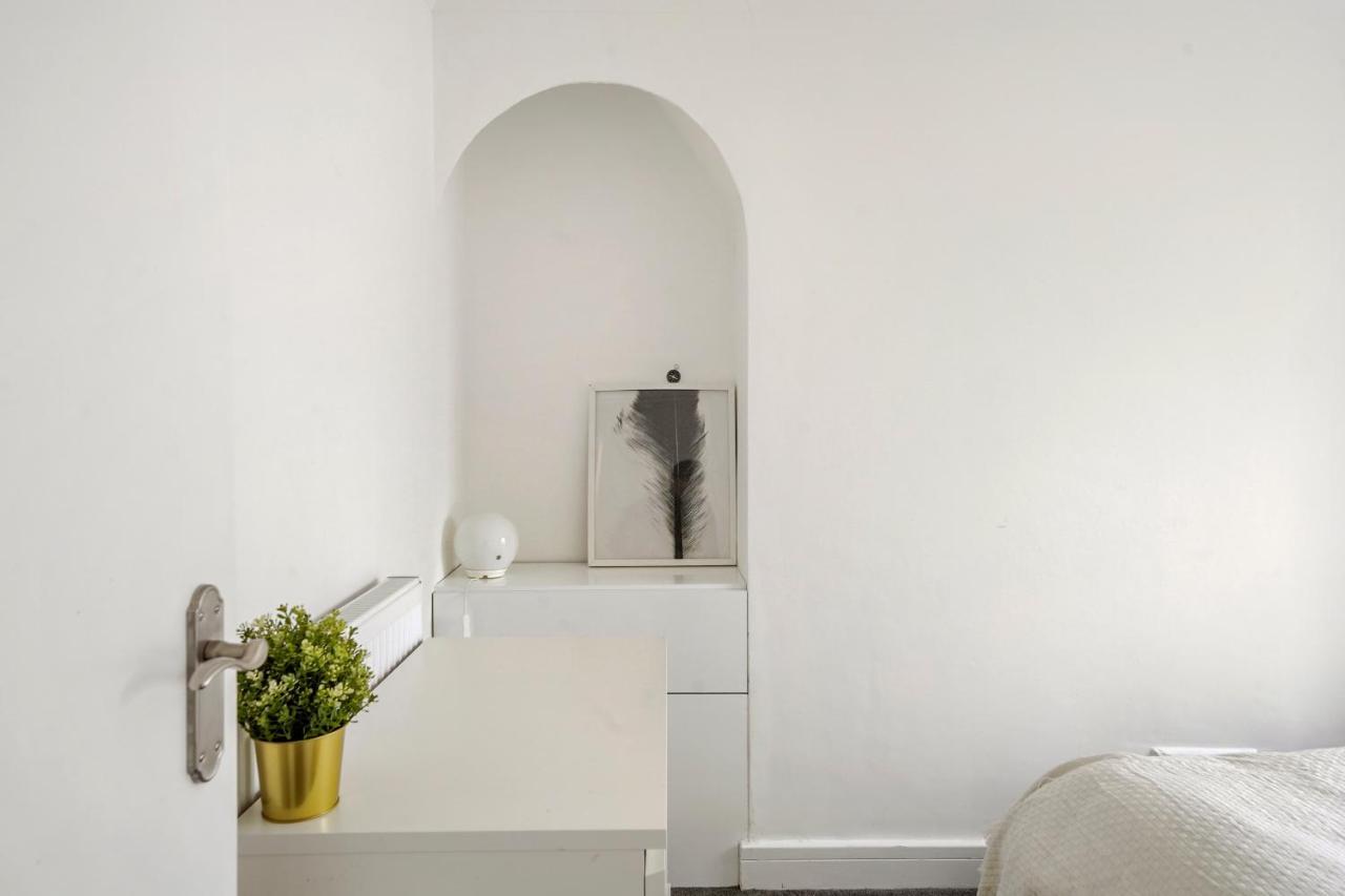 Modern One Bedroom Apartments In Brighton ภายนอก รูปภาพ